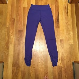 Beyond Yoga Essential Gathered Legging - Purple